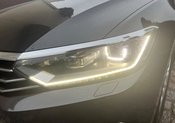 Volkswagen Passat cena 53900 przebieg: 224000, rok produkcji 2017 z Goniądz małe 704